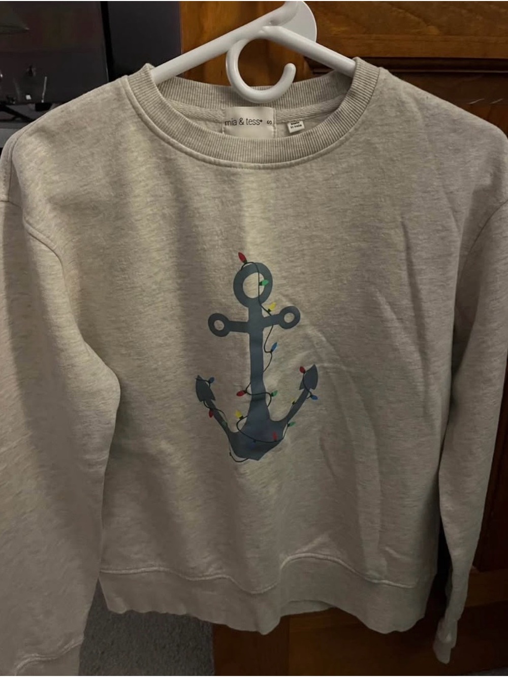 Women’s Light Holiday Gray Anchor Graphic Sweatshirt